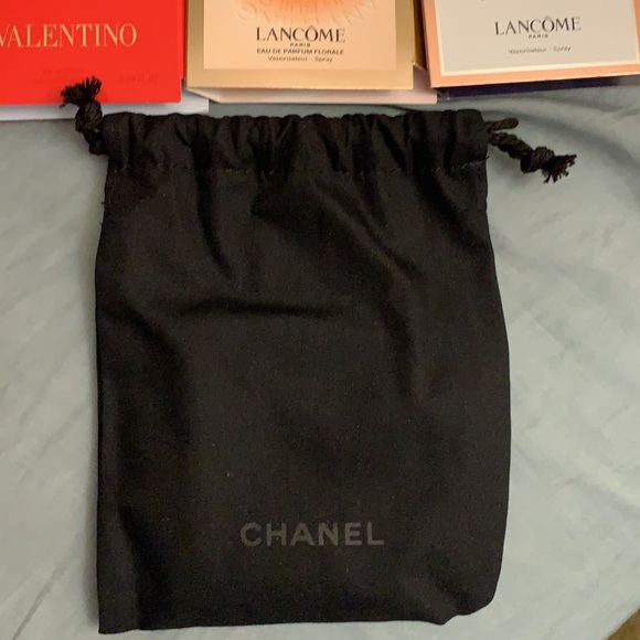 Luxury samples with chanel drawstring pouch - Picture 2 of 2
